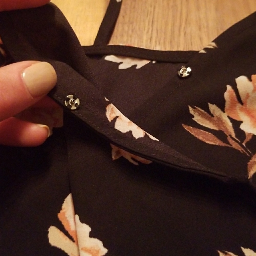 Loose Fit Floral Tank - Picture 4 of 6